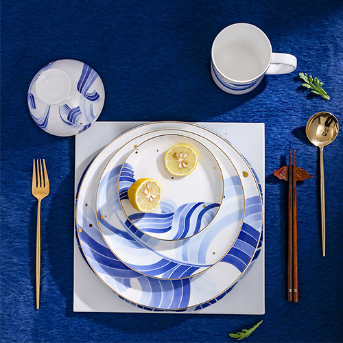 <b>芭蕉聽雨酒店餐具擺台日皮软件下载</b>