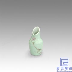 <b>青釉小日皮网站APP下载擺件價格  景德鎮陶瓷日皮网站APP下载廠家</b>